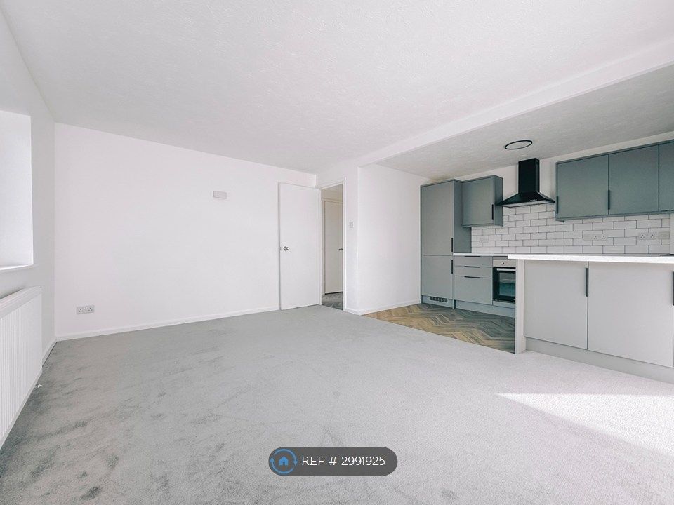 Property photo 3 of 8 Kitchen / Living Room