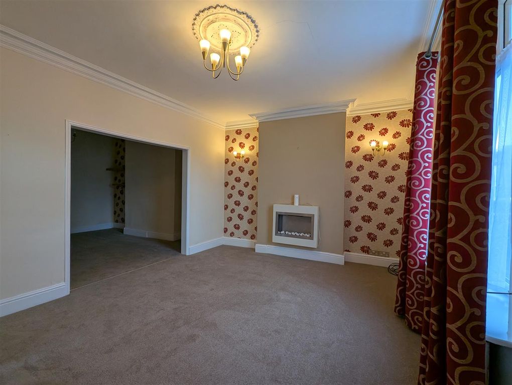 Property photo 3 of 10 Lounge