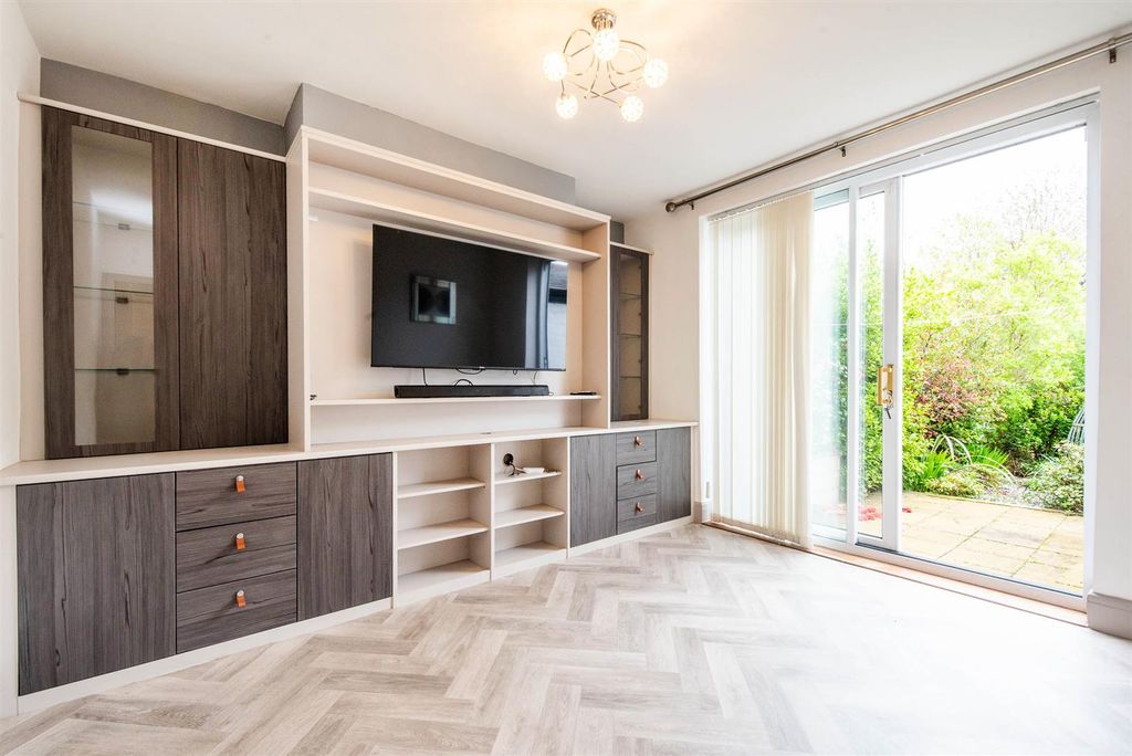 Property photo 3 of 27 Dining Room