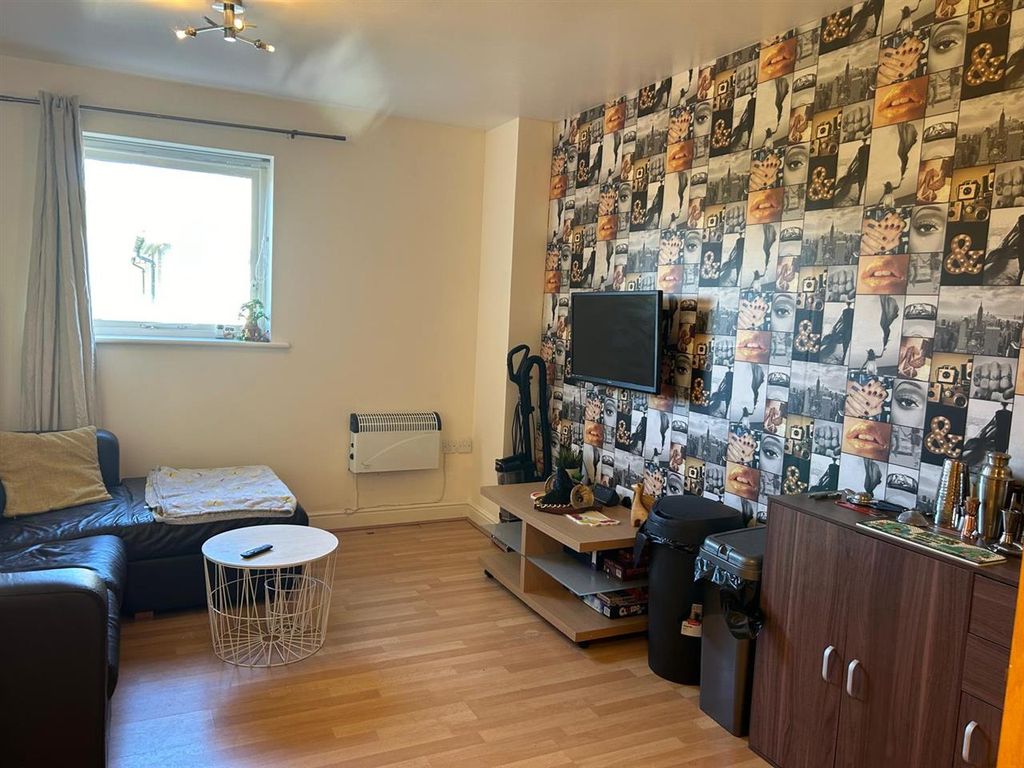 Property photo 2 of 8