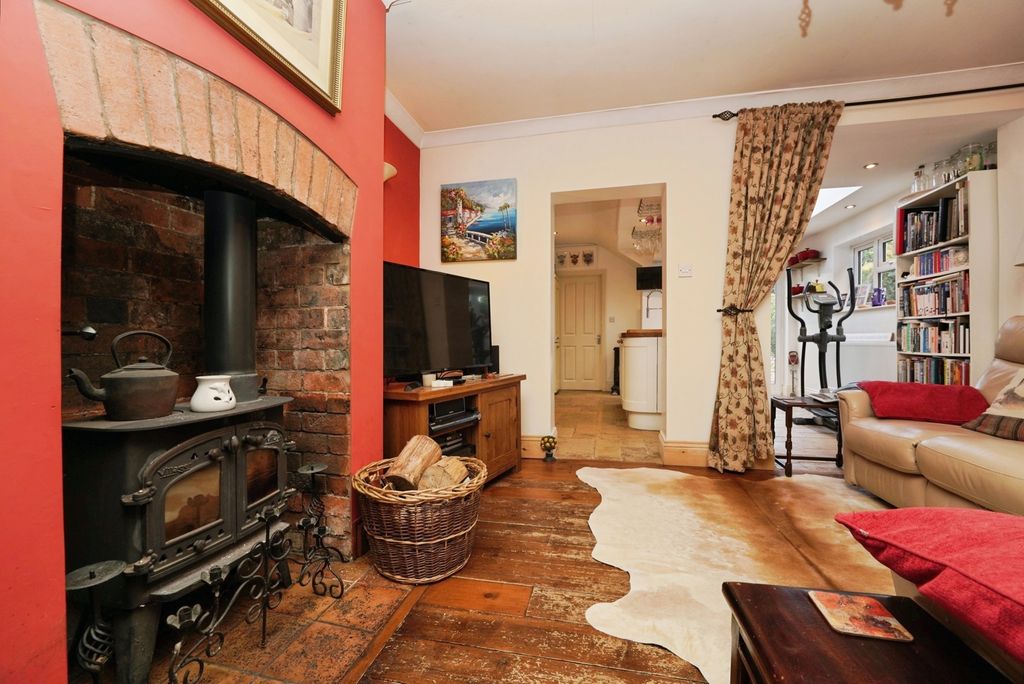 Property photo 3 of 17 Photo