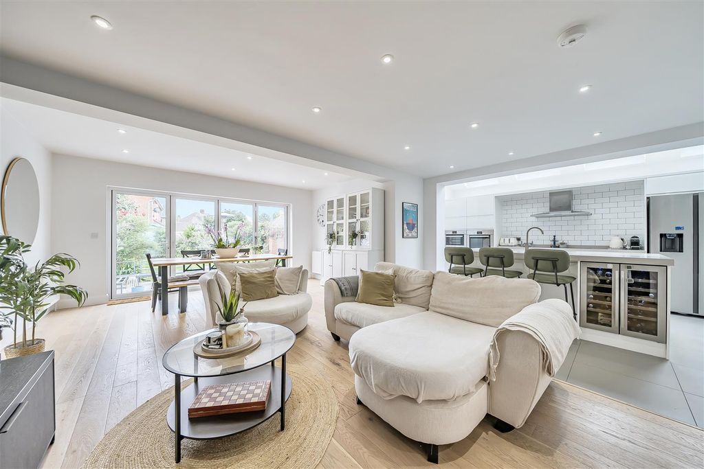 Property photo 2 of 19 1365586-10-68Ed0627B99Af.Jpg