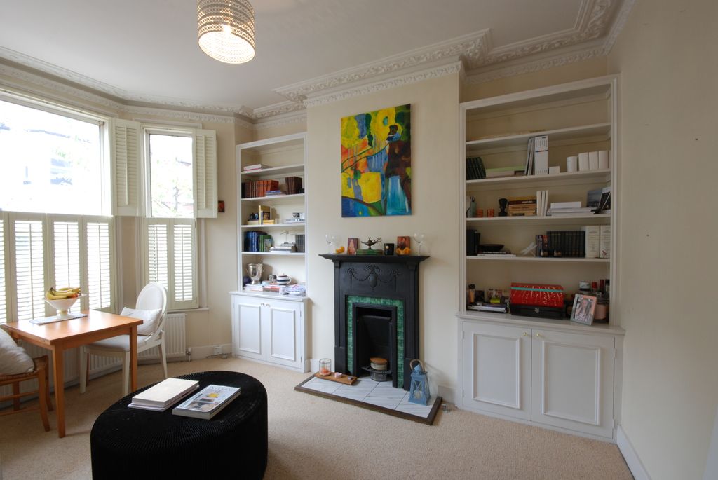 Property photo 3 of 8 Sitting Room (2)