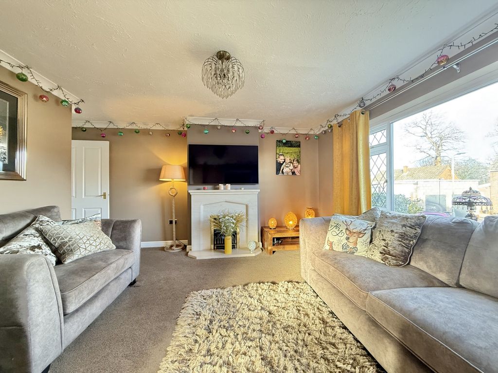 Property photo 3 of 37 Photo 11