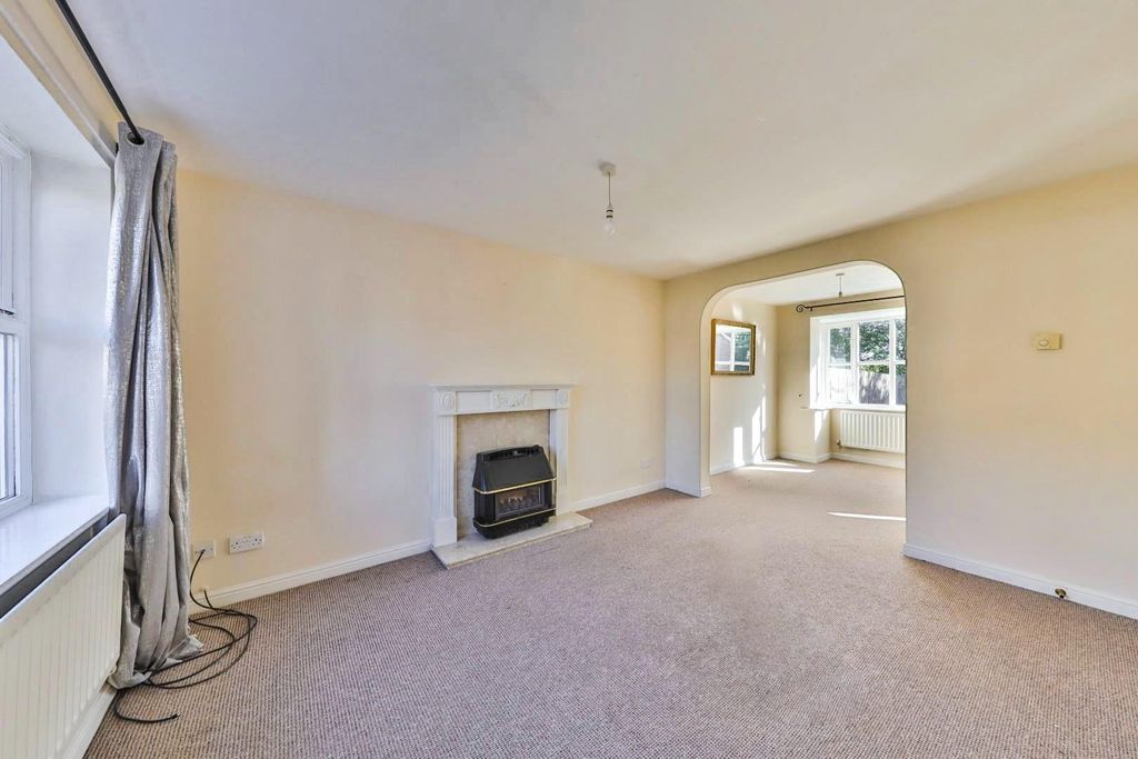 Property photo 2 of 15 Tlc_c521541B-5Fd0-42Fc-9E49-B7860625A5Ac_E940946.J