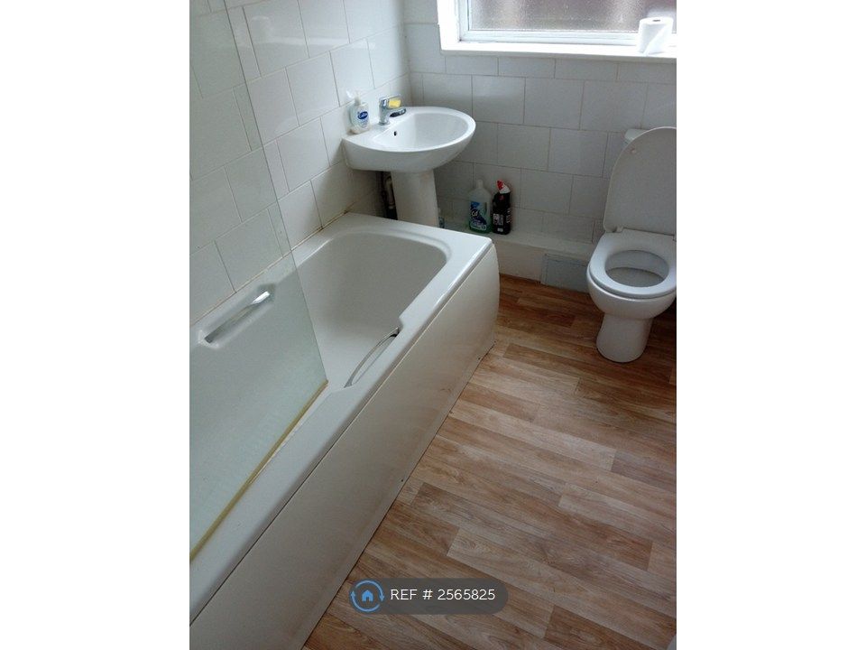 Property photo 3 of 8 Bathroom