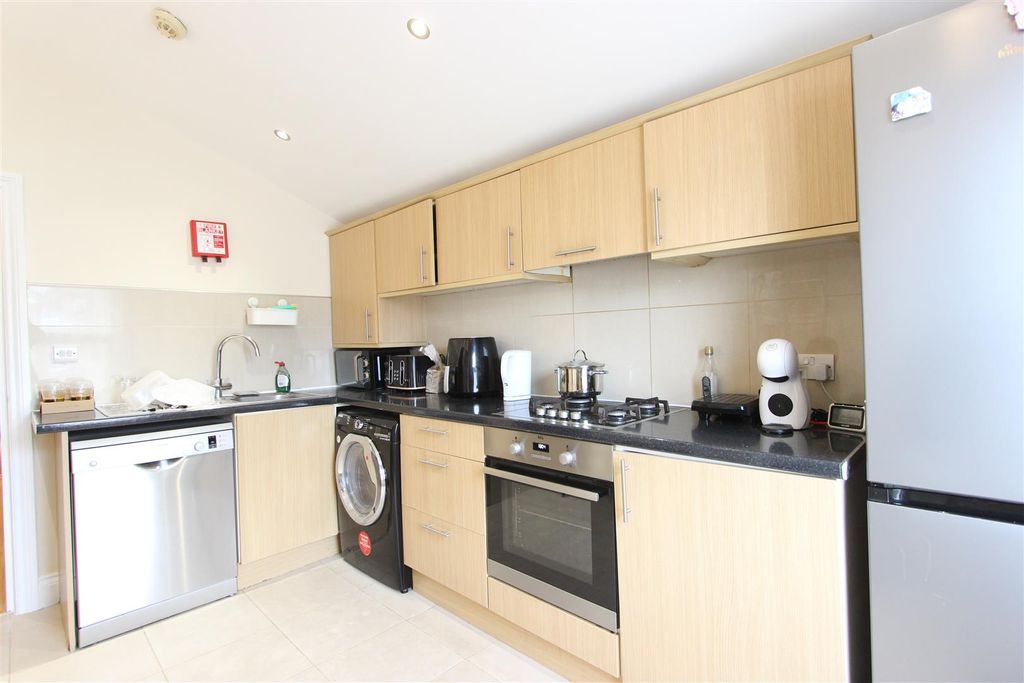 Property photo 2 of 12 Img_5159.Jpg