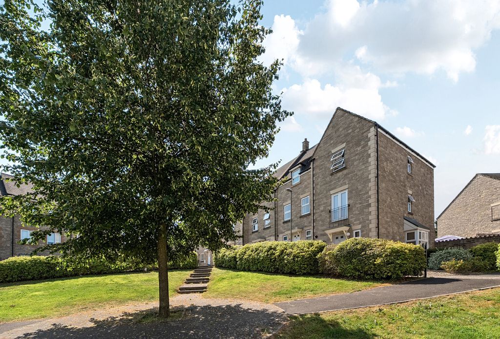 Property photo 1 of 24 24-6A5104c4B798d-...