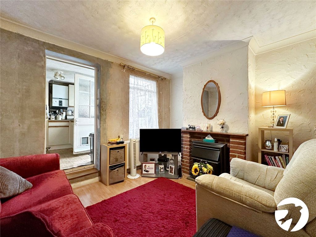 Property photo 3 of 10 Lounge