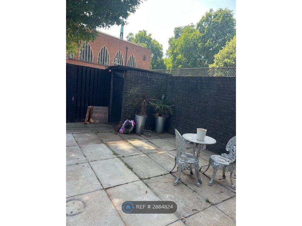Property photo 3 of 25 Garden