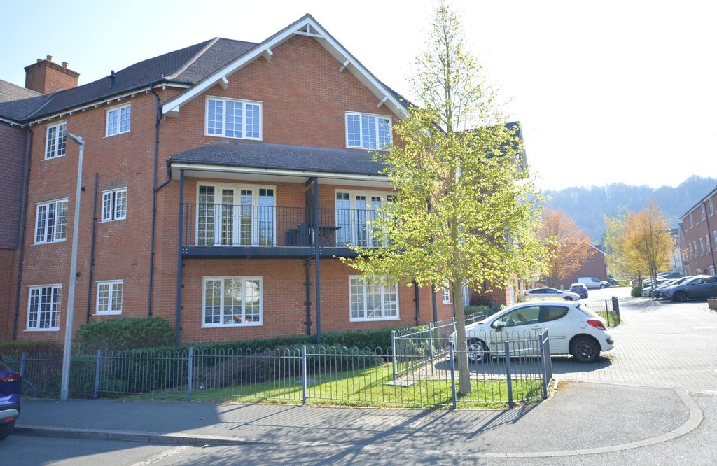 Property photo 1 of 10 Front