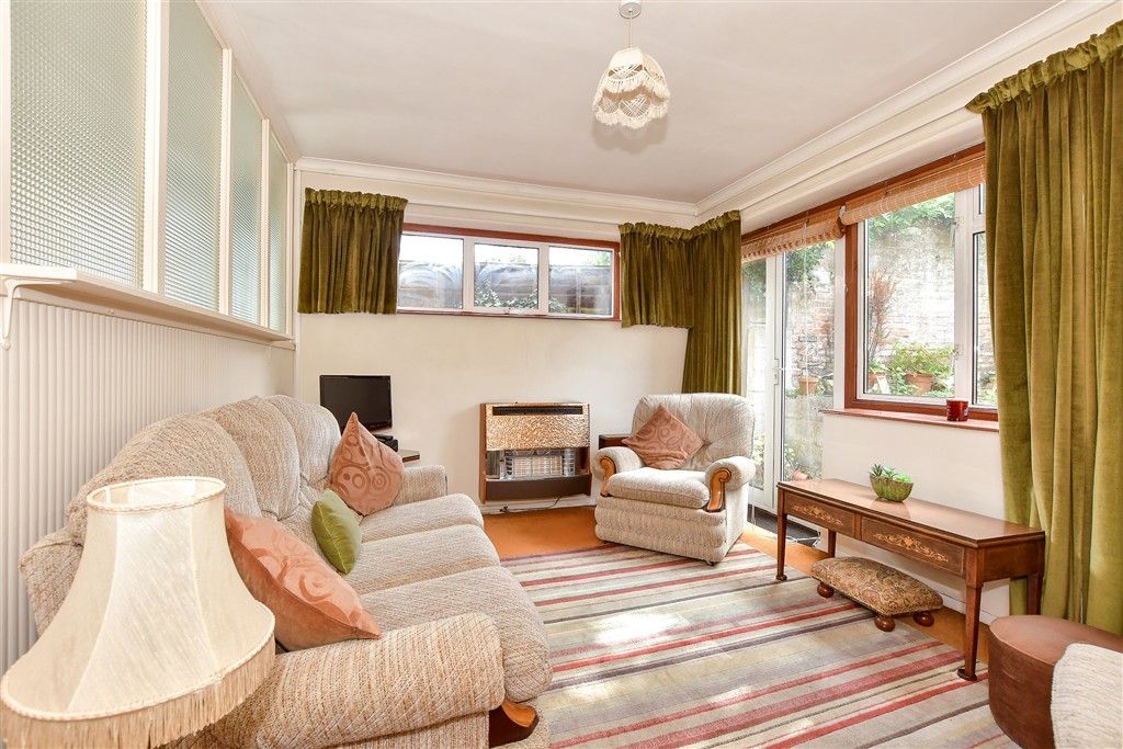 Property photo 2 of 8 Lounge