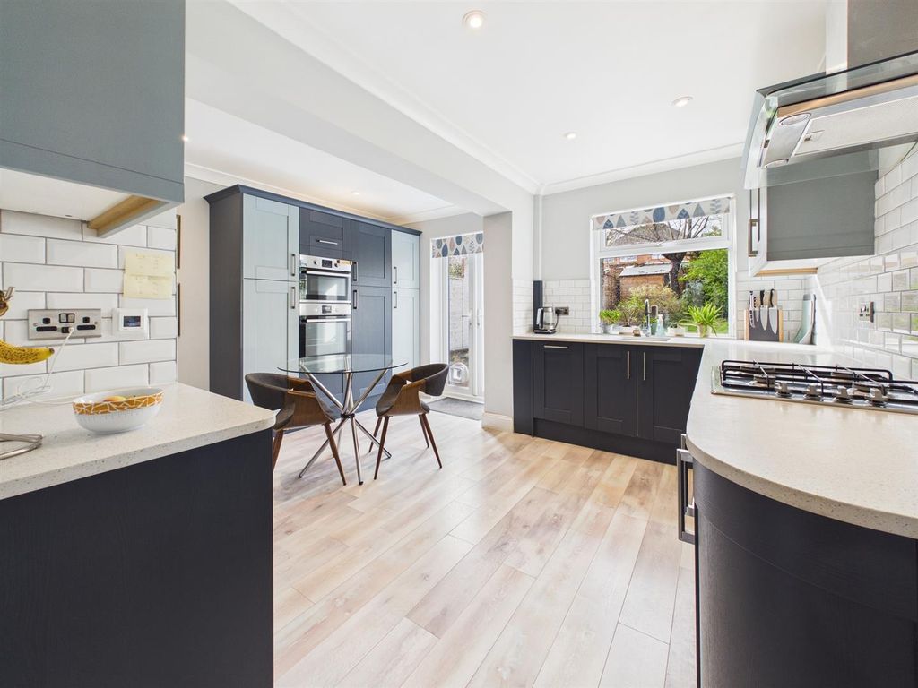 Property photo 2 of 12 Cam05510G0-Pr0158-Still001.Jpg