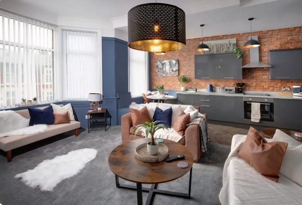 Property photo 2 of 9