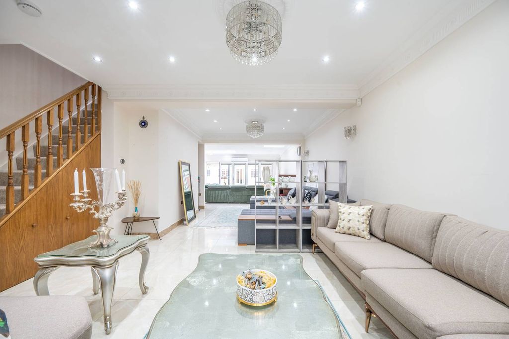 Property photo 1 of 24