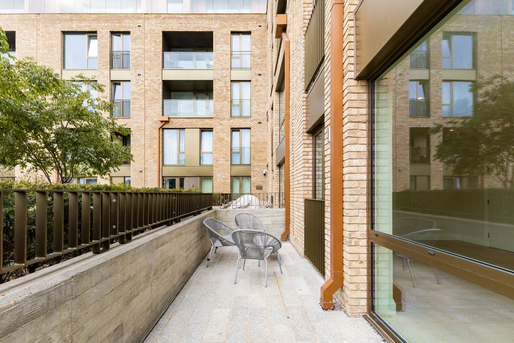 Property photo 3 of 11 99053_Flat 5 Wrest House 27 Inglis Way (20).Jpg