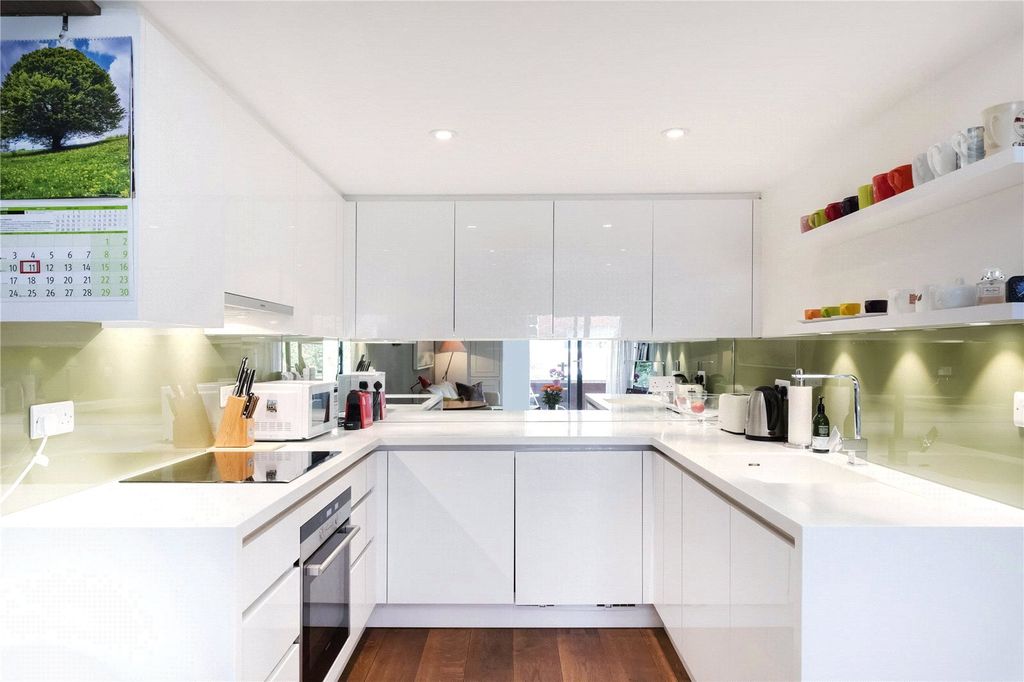 Property photo 3 of 7 Kitchen