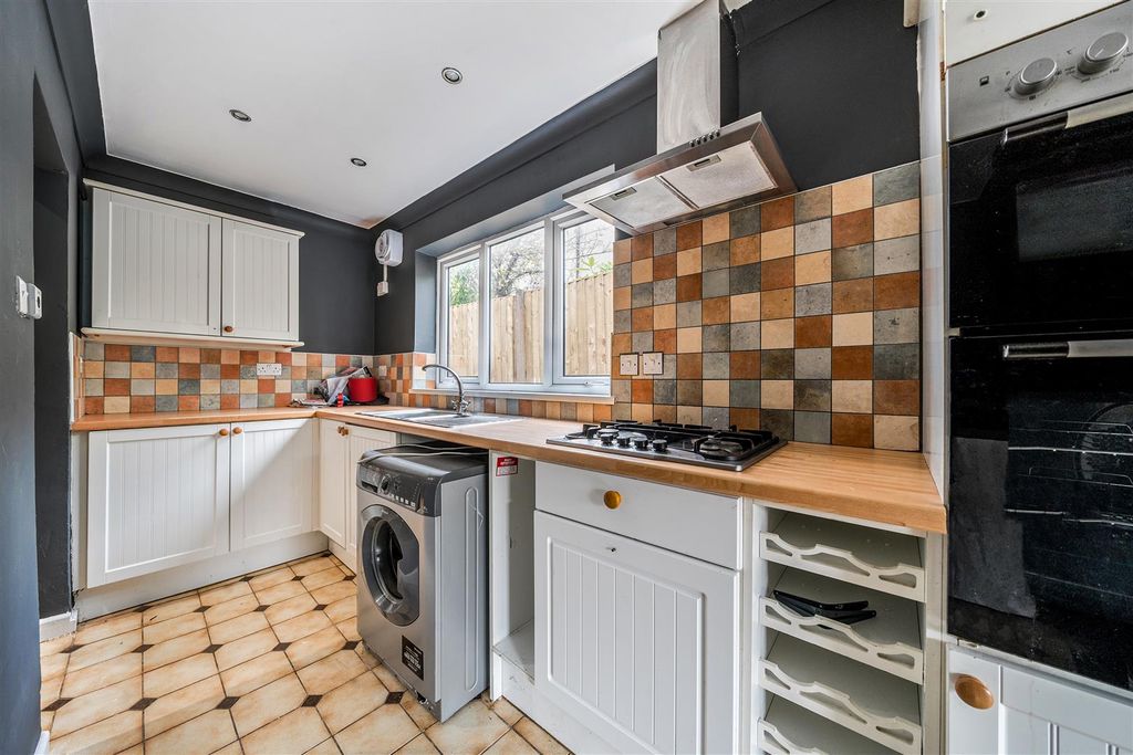 Property photo 3 of 8 1372866-4-69035863B8829.Jpg