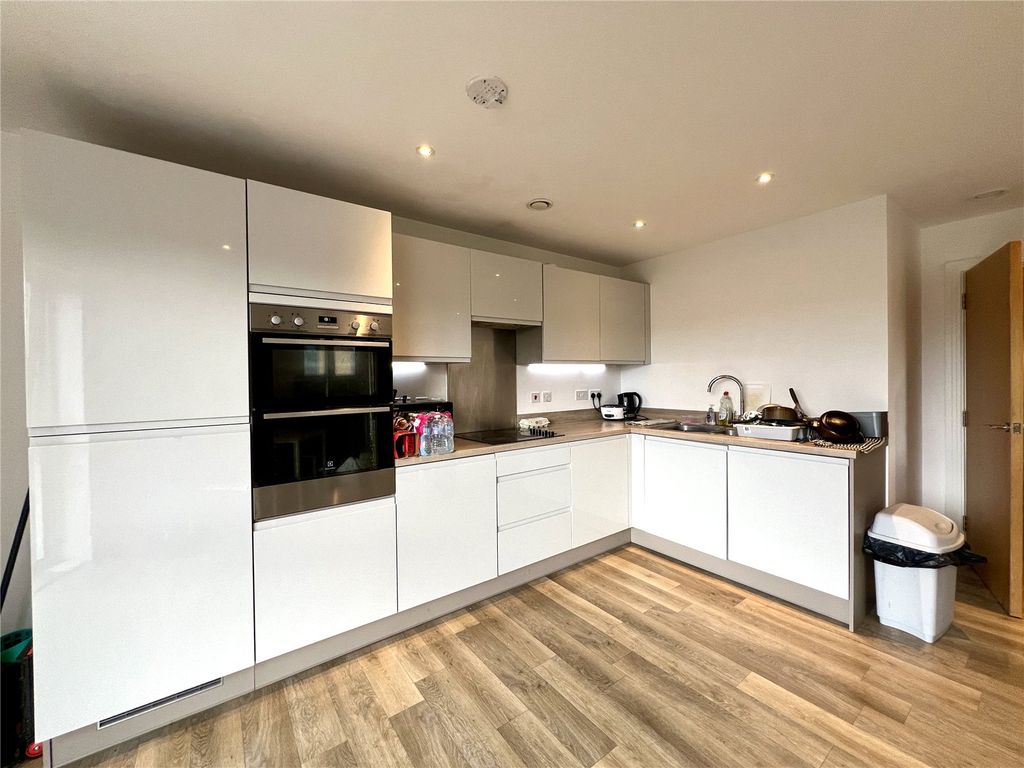 Property photo 3 of 8 Kitchen