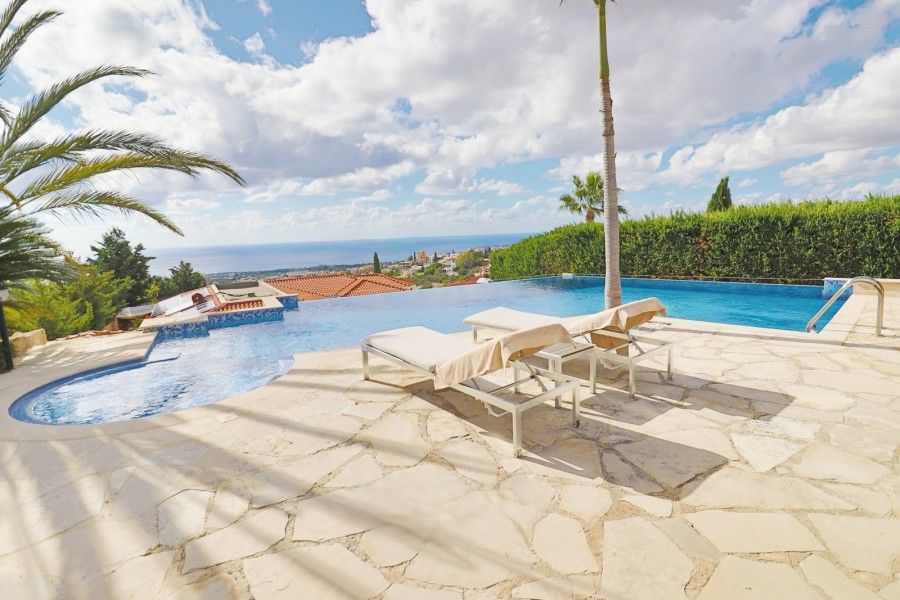 Property photo 2 of 48