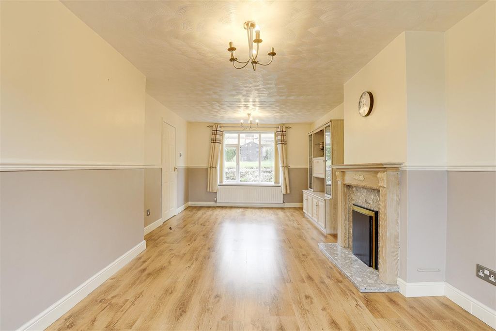 Property photo 3 of 14 8864.Jpg