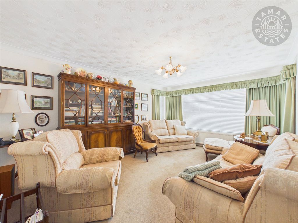 Property photo 2 of 20 Sitting Room