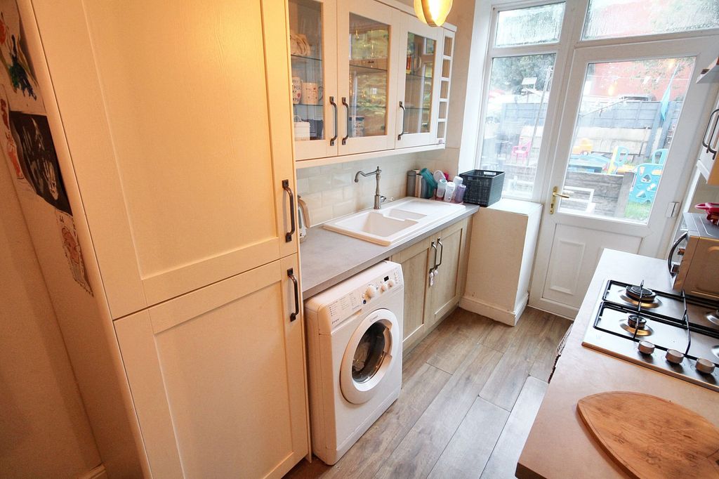 Property photo 2 of 9