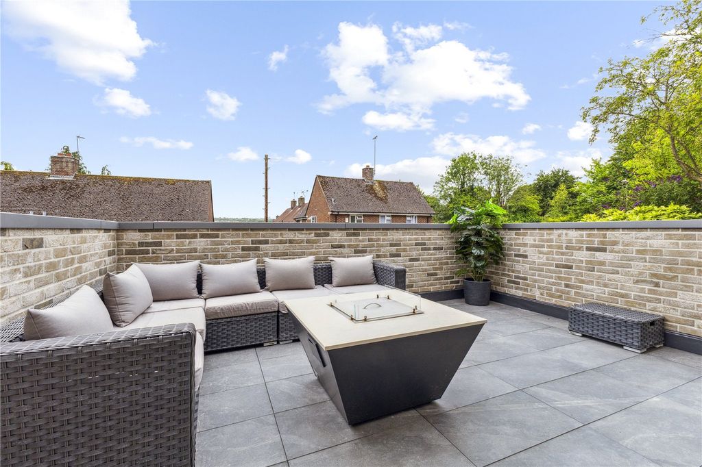 Property photo 3 of 11 Show Home