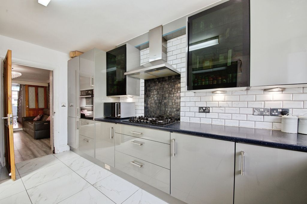 Property photo 3 of 18 Pbox-Img.Jpg