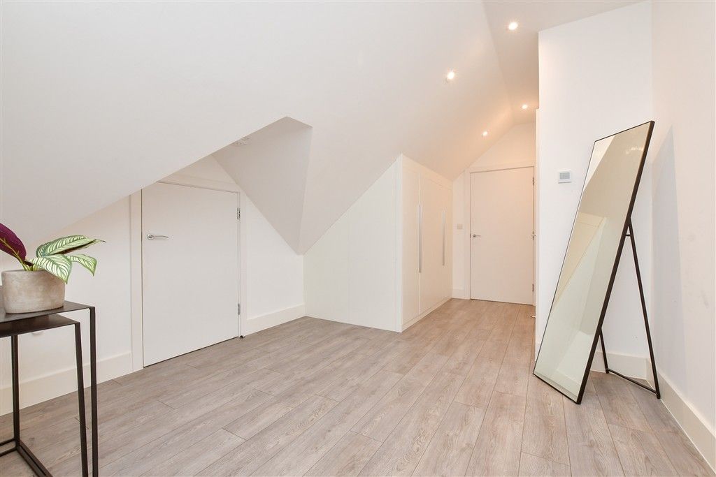 Property photo 2 of 14 Entrance Hall