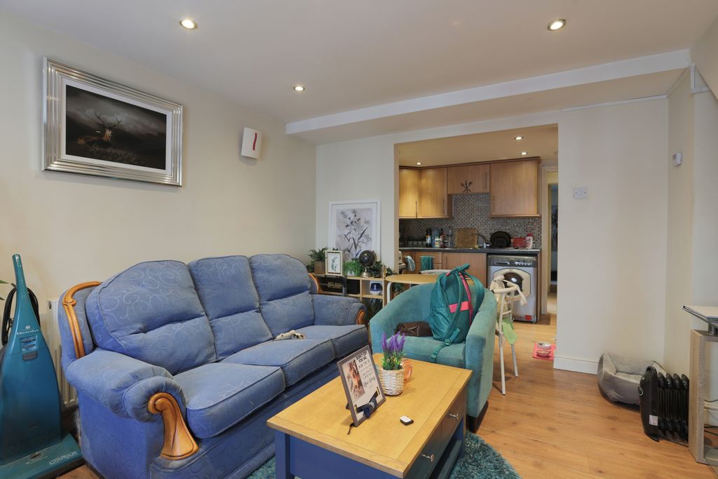 Property photo 2 of 32