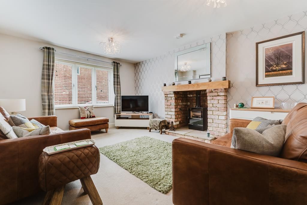 Property photo 2 of 33 18 Isemill Road, Burton Latimer (10 Of 33).Jpg