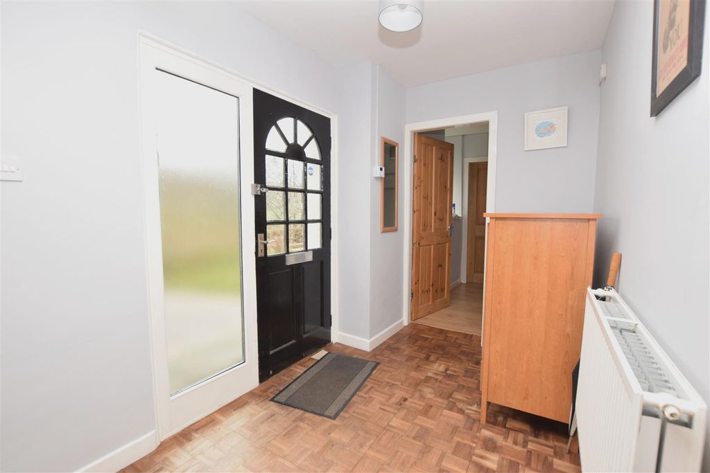 Property photo 2 of 22 Entrance Hall.Jpg