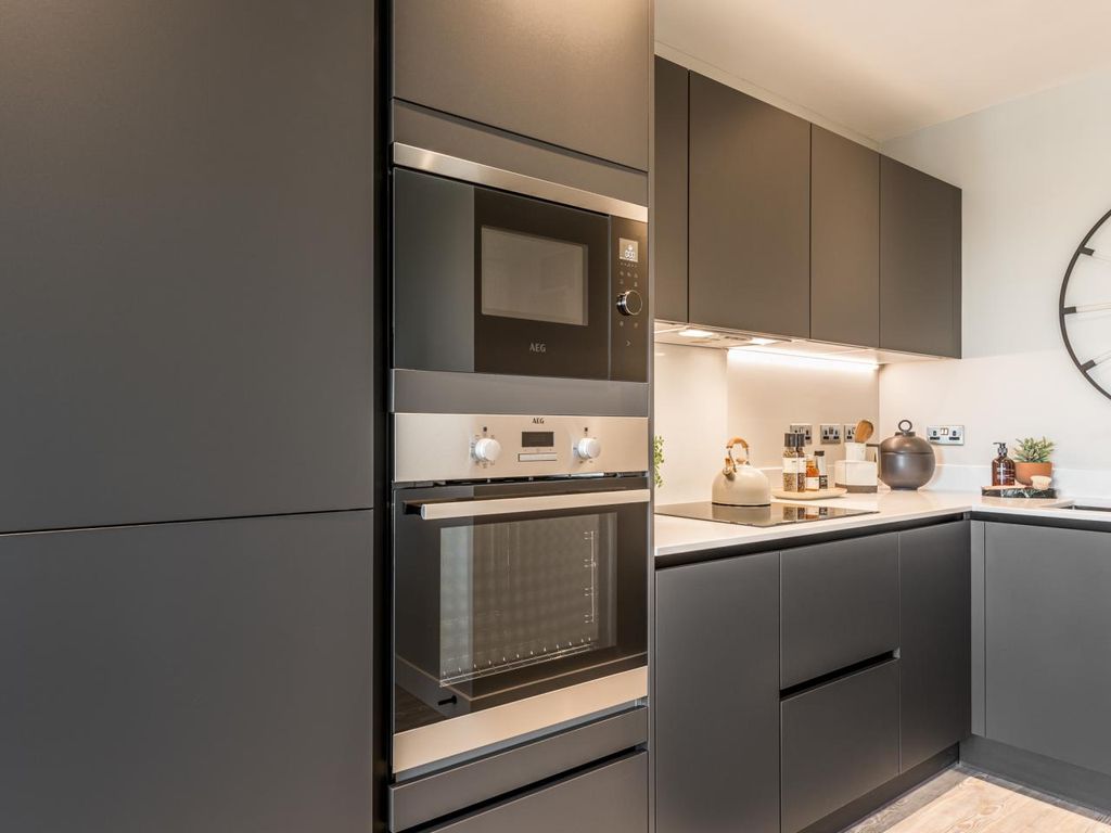 Property photo 3 of 18 Kew Bridge Rise, Wren House, Kitchen