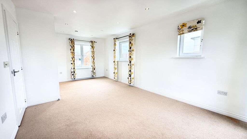 Property photo 3 of 9 Living Room