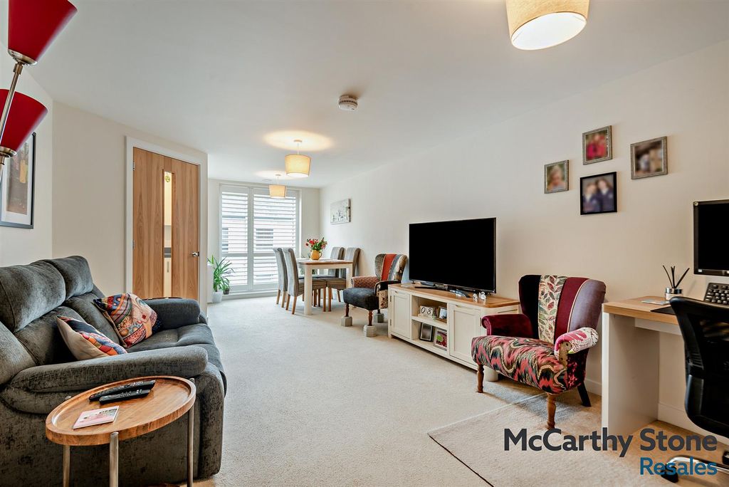 Property photo 2 of 19 8685638-Interior10-800.Jpg