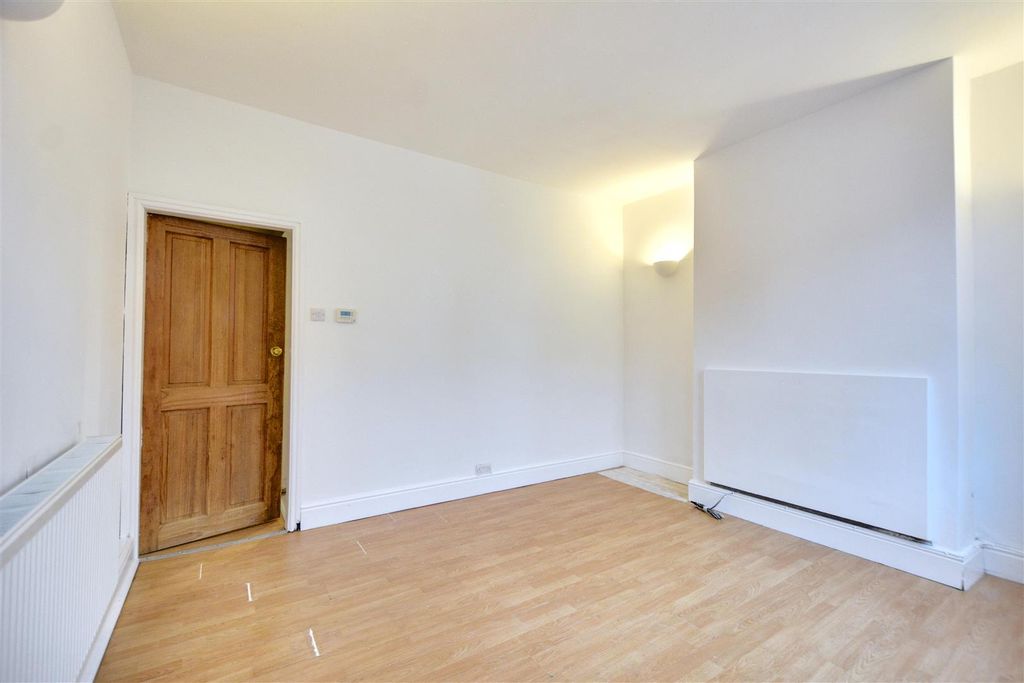 Property photo 3 of 16 Lounge_2.Jpeg