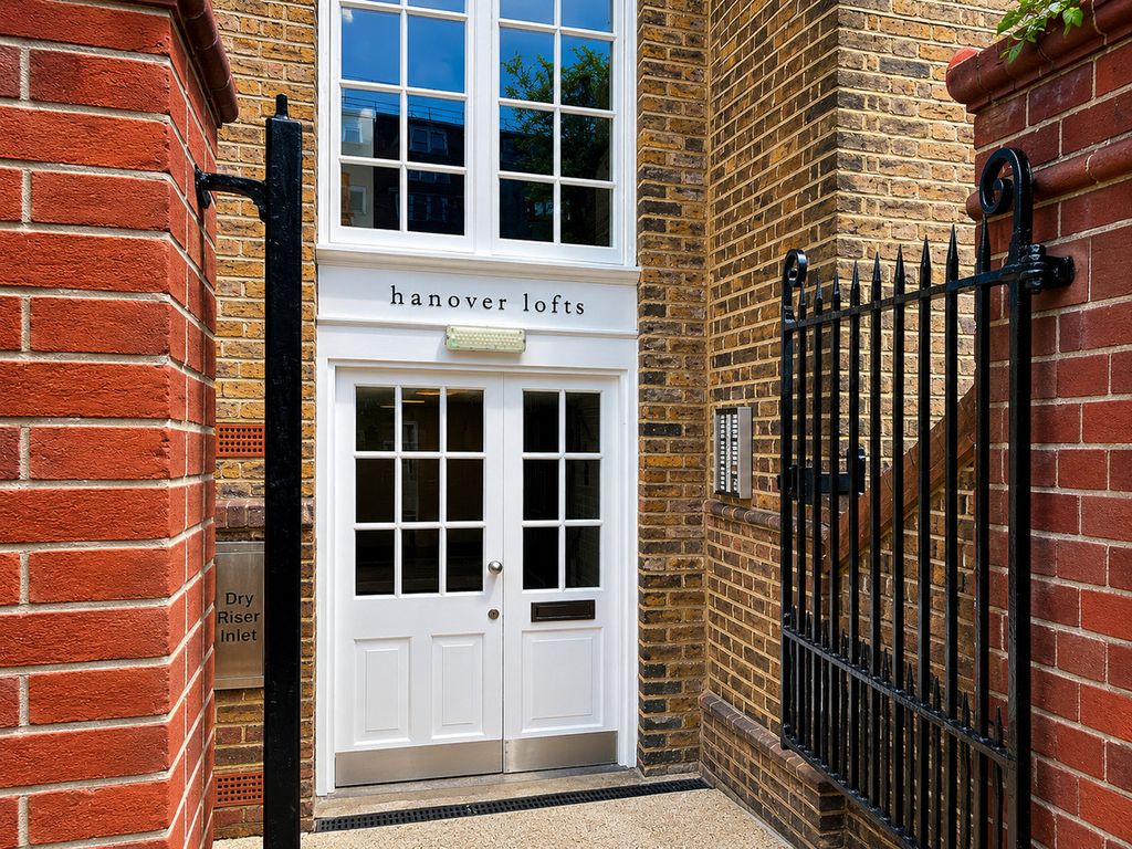 Property photo 2 of 31