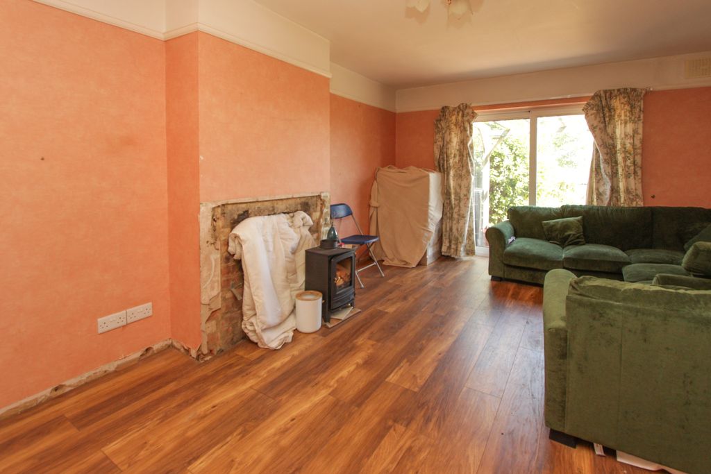Property photo 3 of 9 Lounge/Dining Room