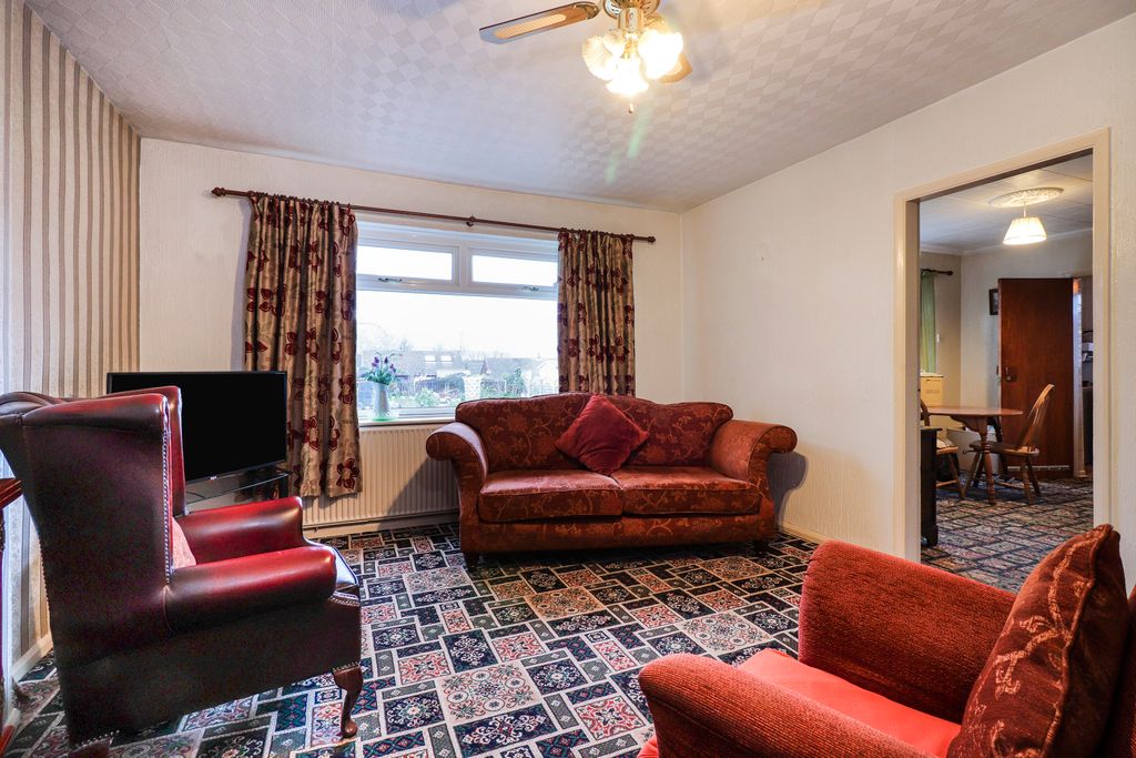 Property photo 2 of 16 Lounge