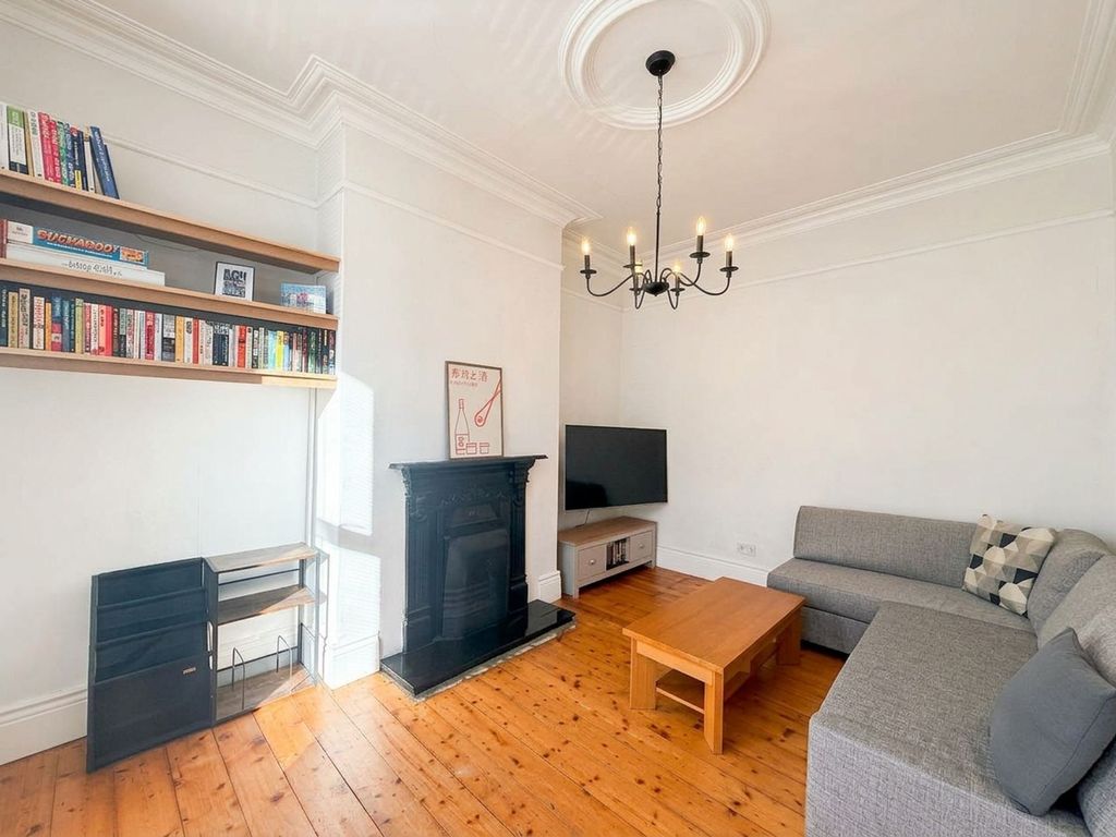Property photo 3 of 11 Living Room