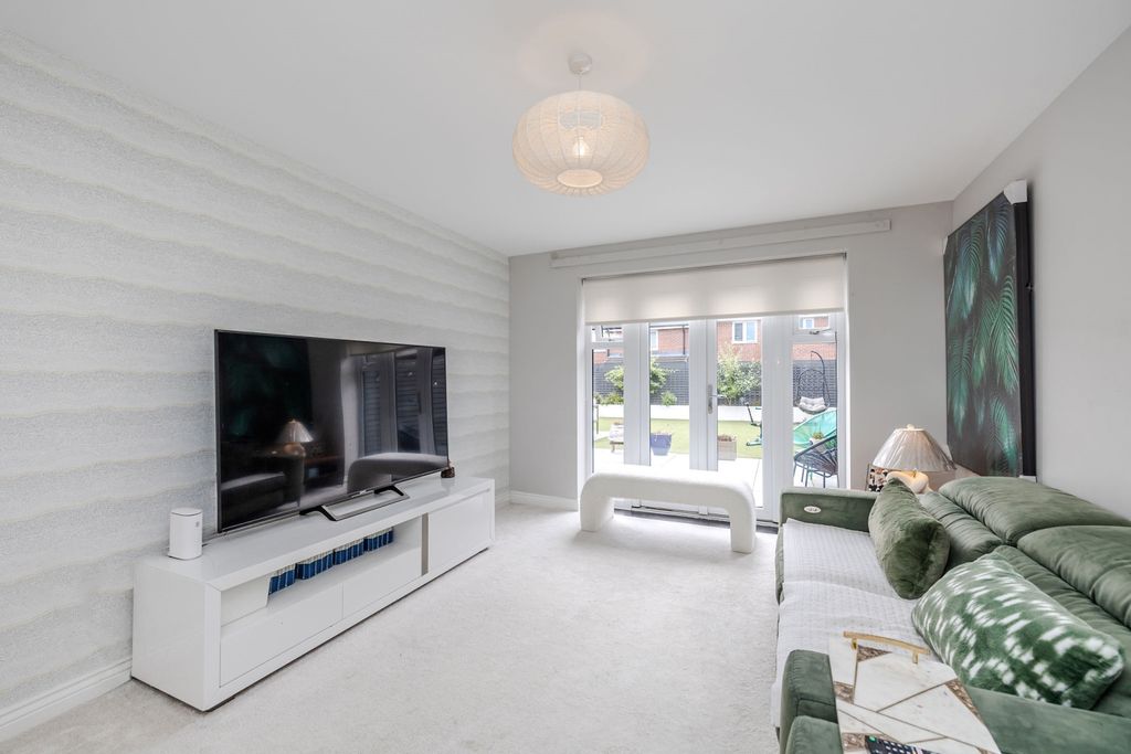 Property photo 2 of 28 14Bridgetgardens-Newcastlegreatpark-Ne139Dd-6