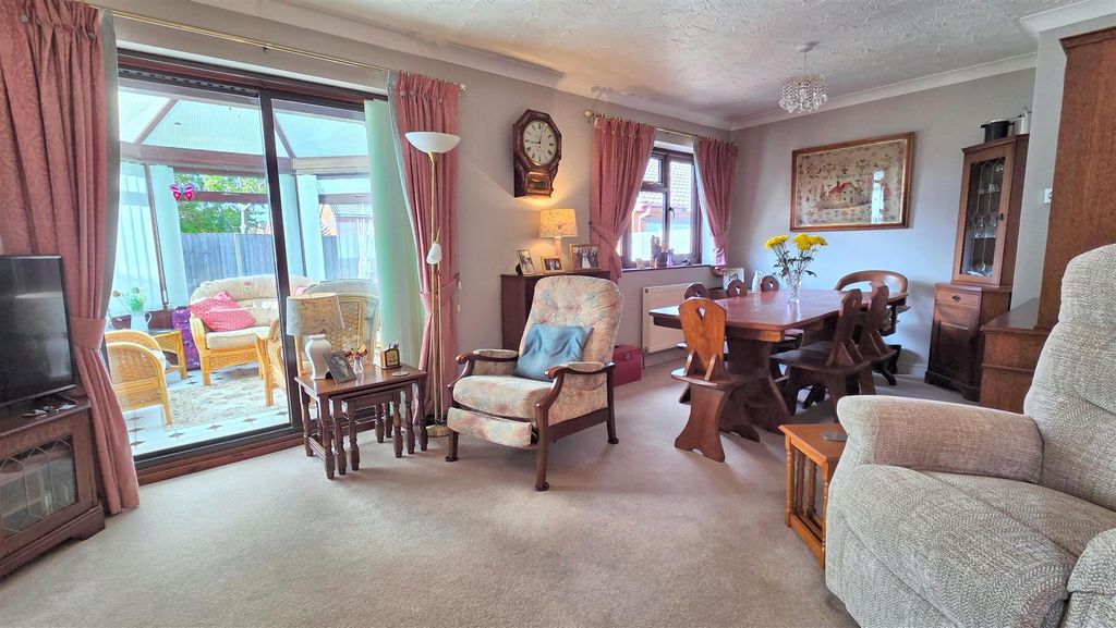 Property photo 2 of 19 Lounge/Diner