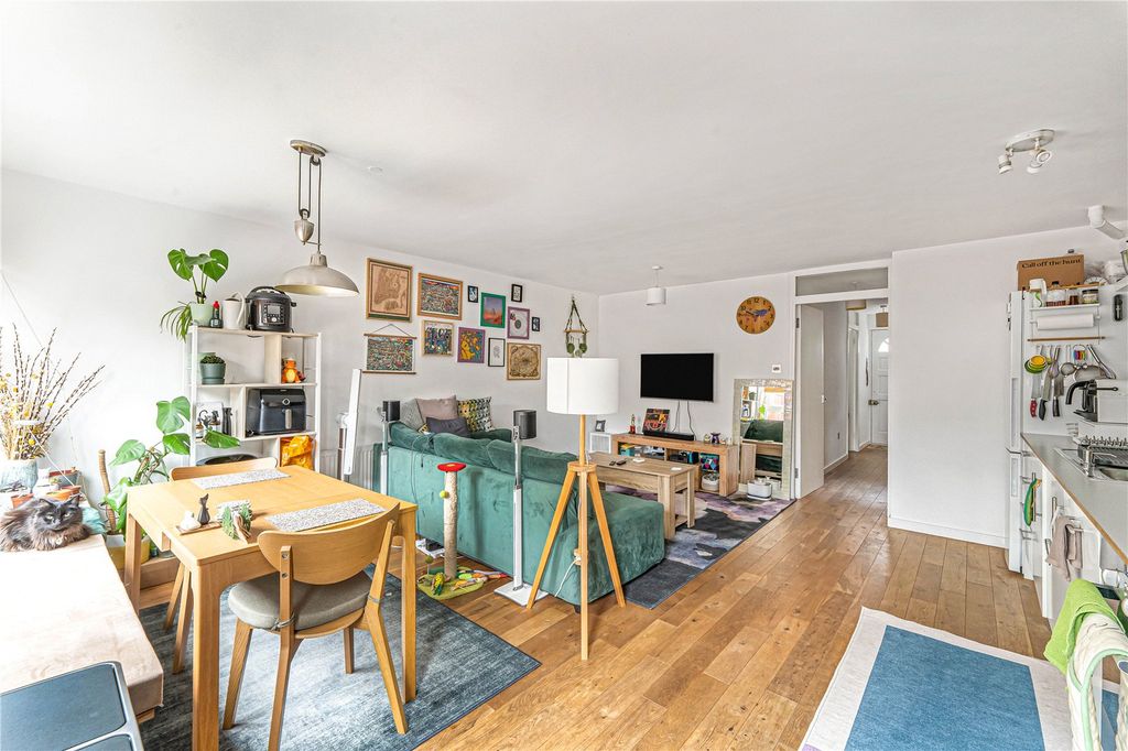 Property photo 1 of 12 Reception/Kitchen