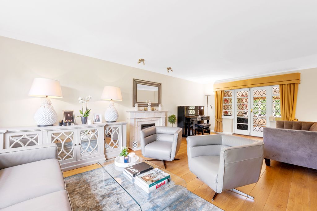 Property photo 2 of 32 Living Room