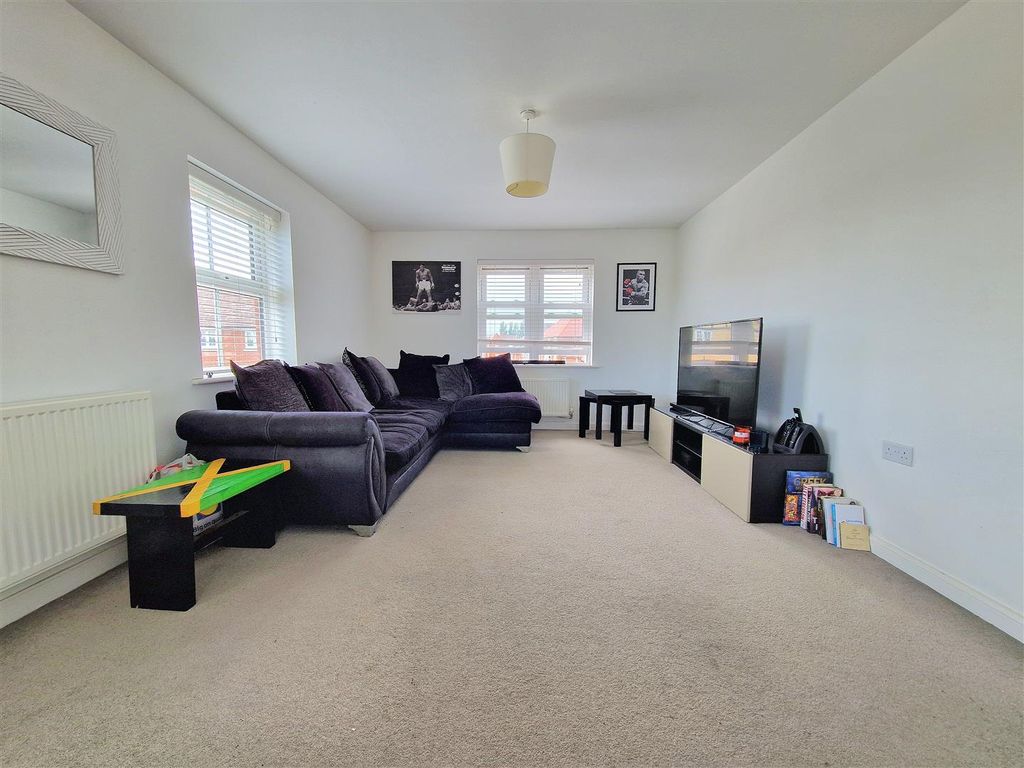 Property photo 3 of 12