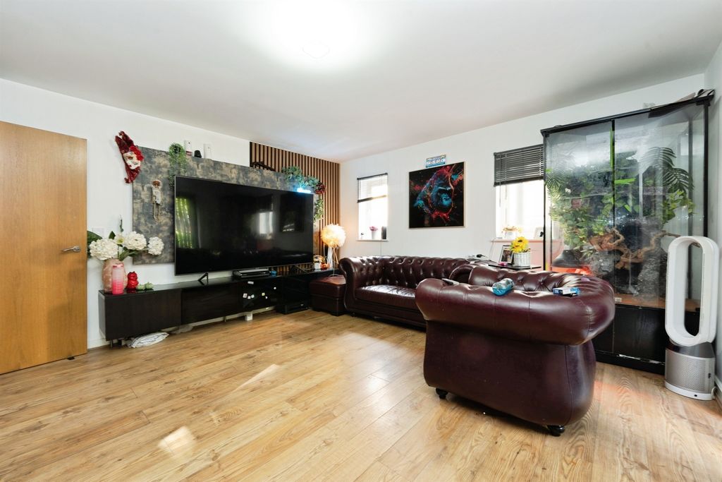 Property photo 3 of 20