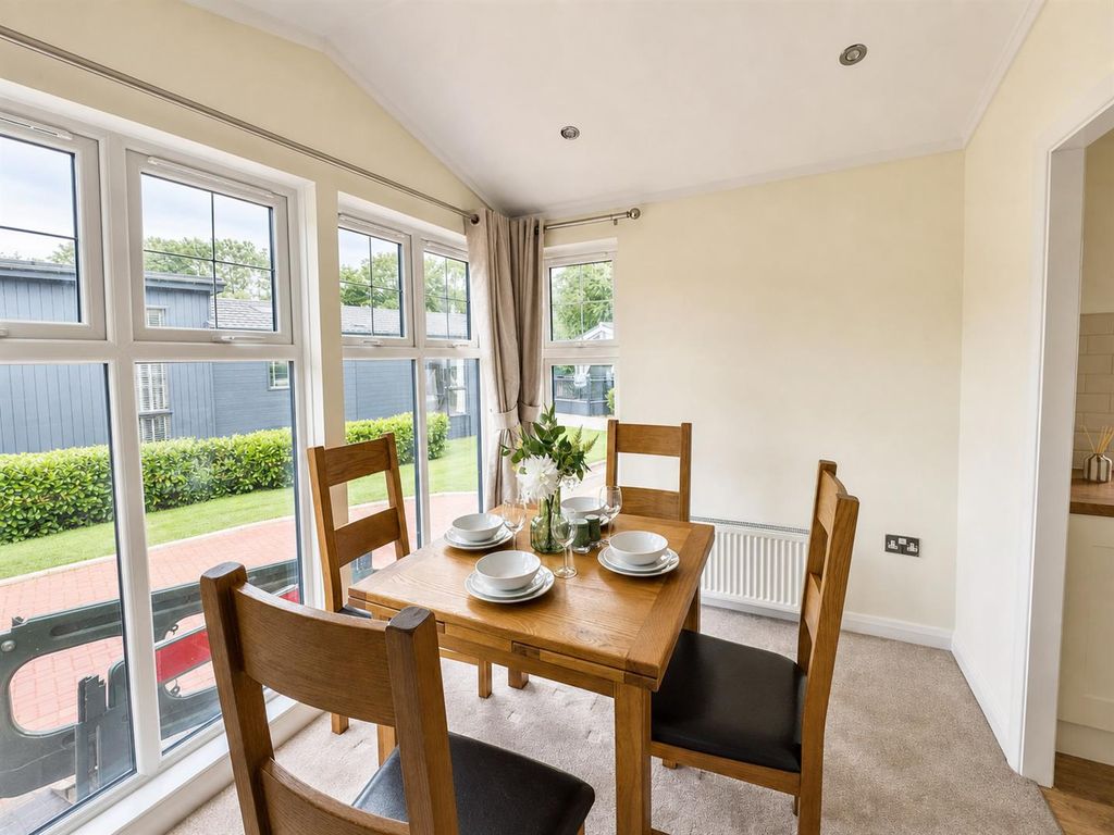 Property photo 3 of 11 8A-Thames-Road-6F8c5d9E-9.Png
