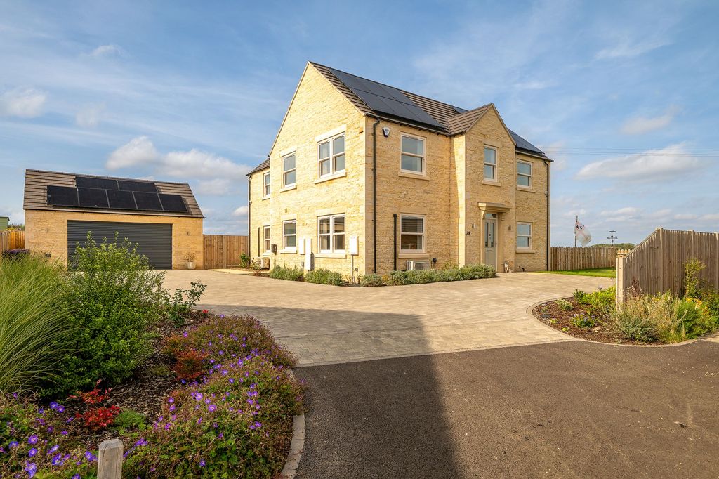 Property photo 1 of 34