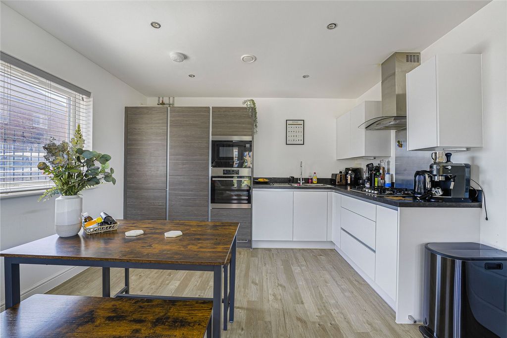 Property photo 3 of 25 Kitchen/Dining Area